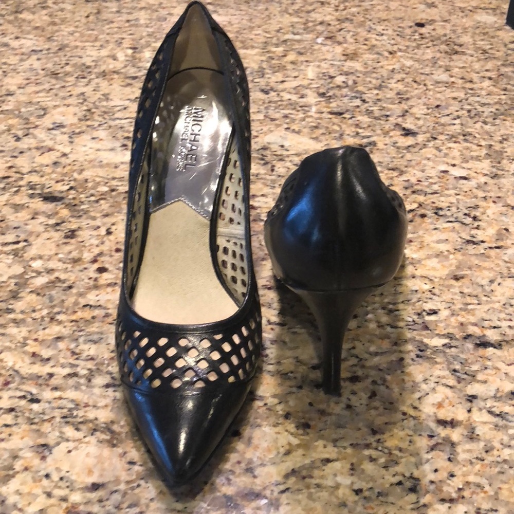 Gorgeous MK pumps